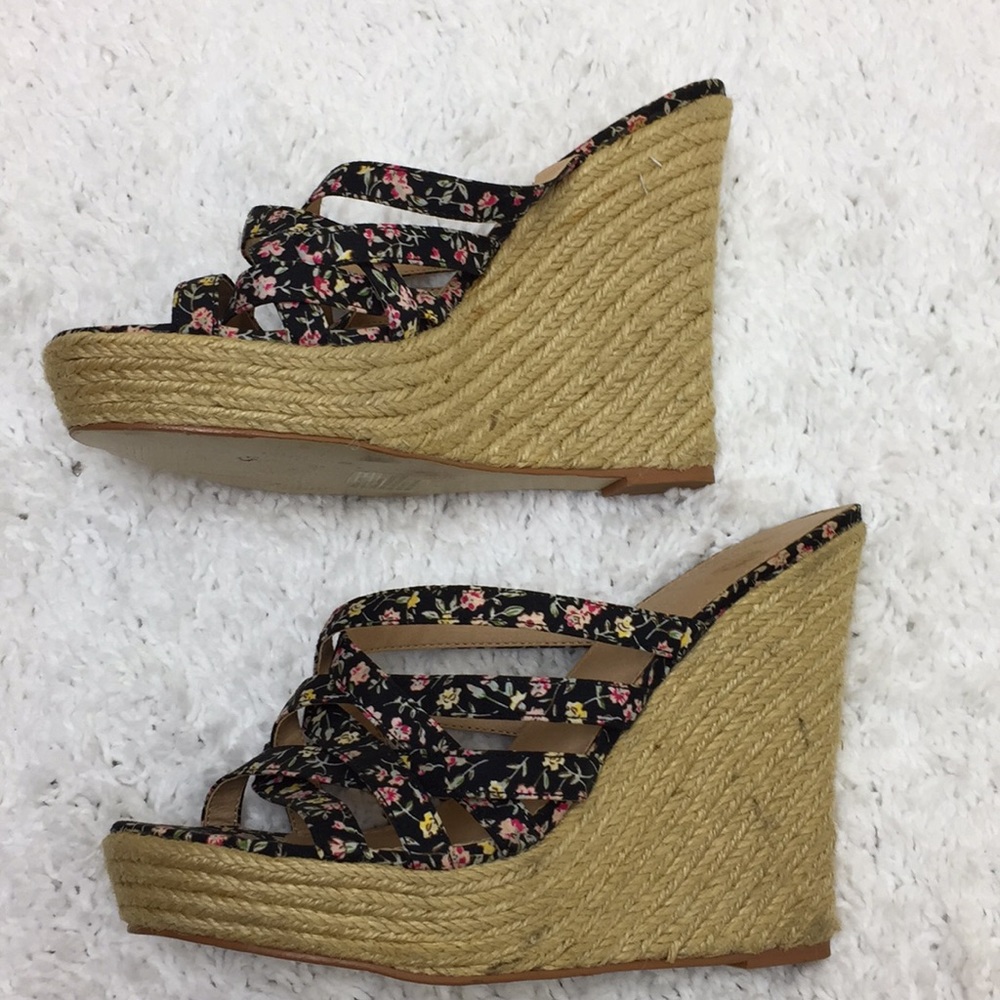 Colin Stuart Floral Wedge Sandal - Picture 4 of 8